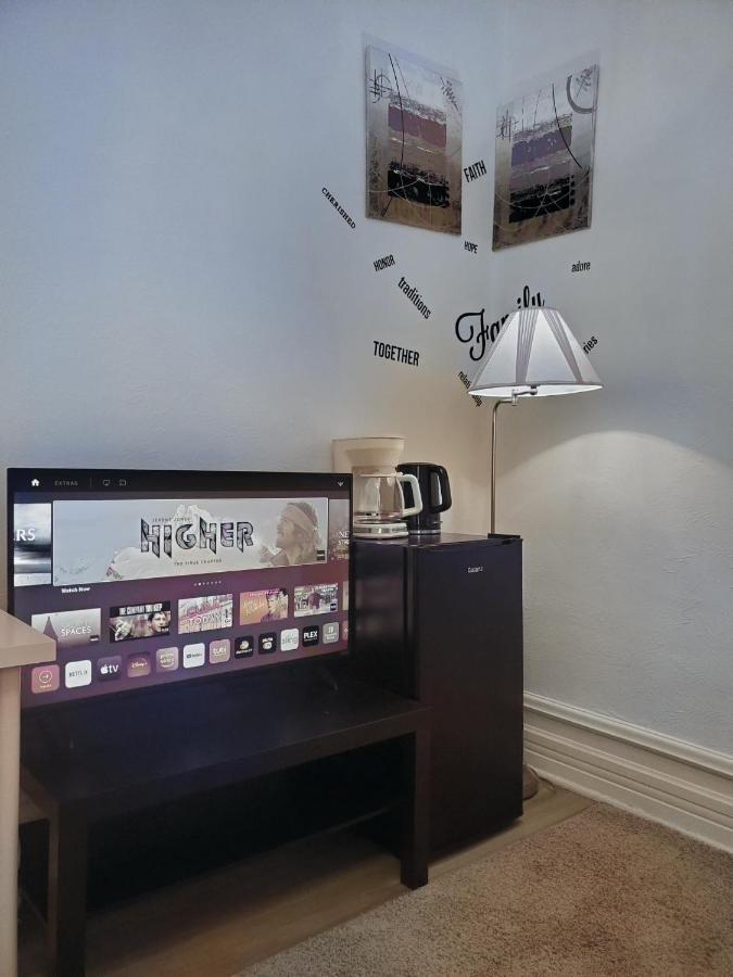 Booking-Eddy- Single Room With Self Check-In Hull Exterior photo
