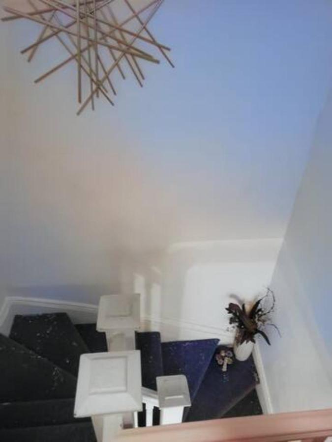 Booking-Eddy- Single Room With Self Check-In Hull Exterior photo